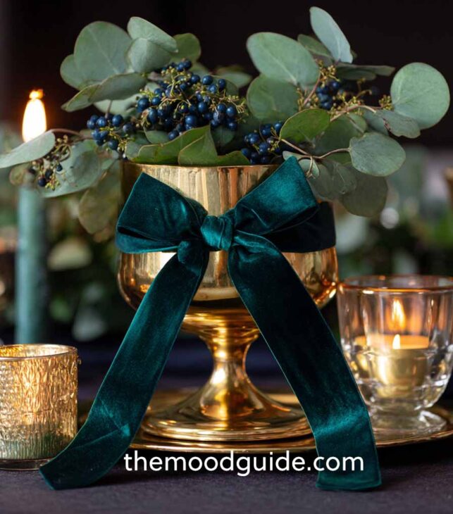 luxury emerald green and gold christmas centerpiece idea