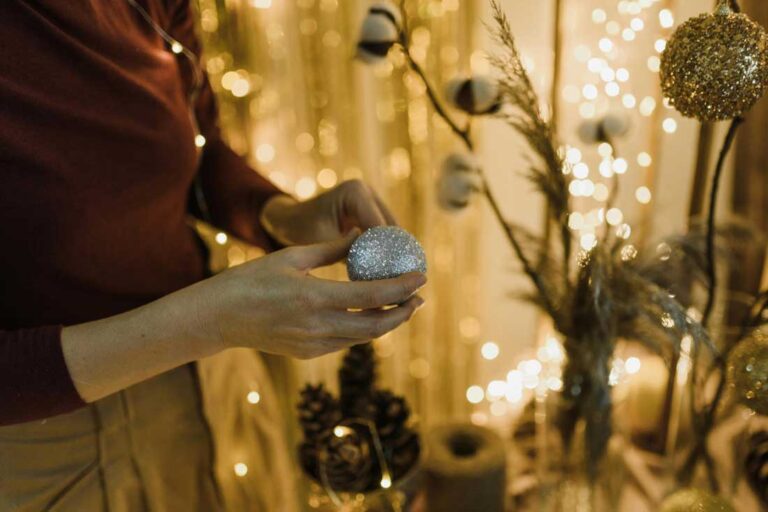Meaningful Christmas Traditions Families Can Start This Year