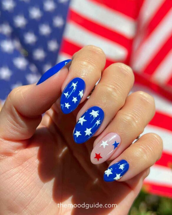 4th of July aesthetic fingernails with star design