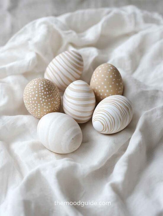 simple minimal easter egg design