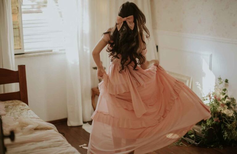 How to Nail the Soft Girl Summer Look  