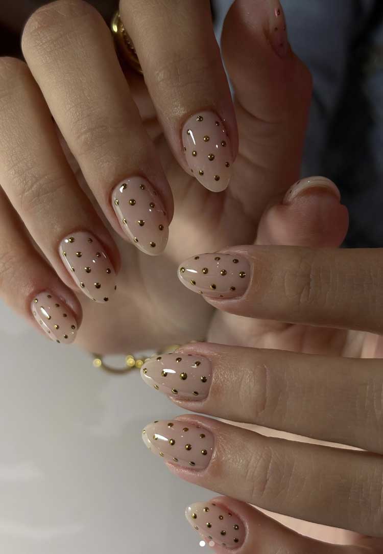 chic minimal nude base with gold pola dot