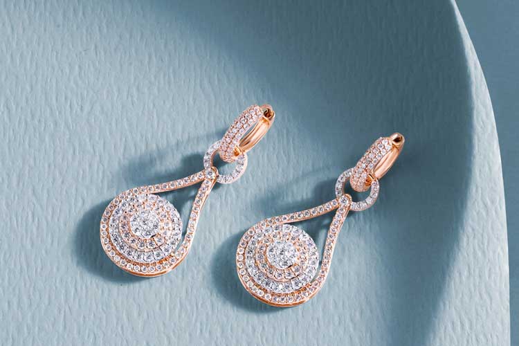 Studs, Drops or Chandeliers? How to Choose When You Rent Diamond Earrings